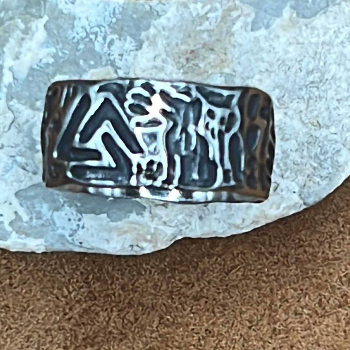 Band - Valknut with 2 Wolves Size 7-13